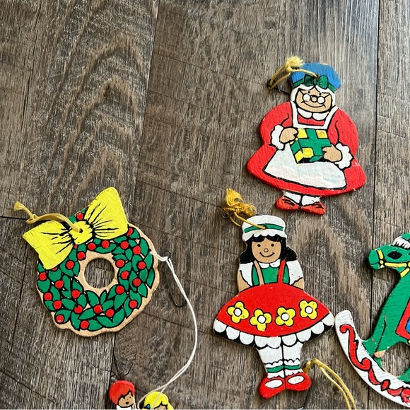 Vintage 7 Wooden Die Cut Christmas Ornaments Hand Painted Retro Santa - Picture 3 of 4